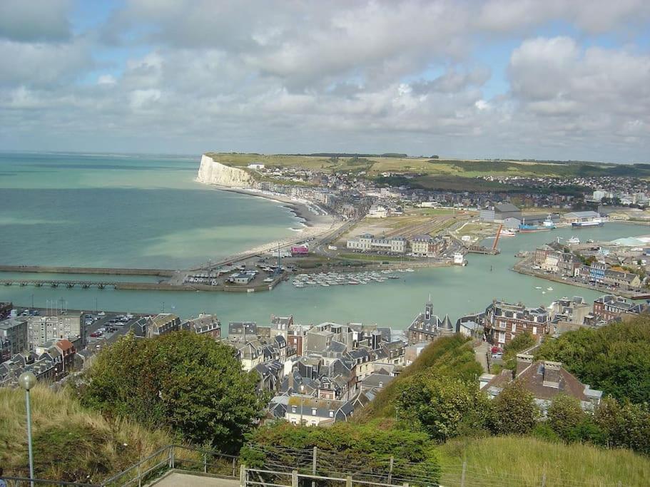 Idealement Situe "Le Studio" Les Locations Isahora Sont Aussi A 2 Pas Du Chateau D'Eu, Des Falaises Du Treport, De Mers Les Bains Et Aux Portes De La Baie De Somme Eu (Seine-Maritime) Exterior foto