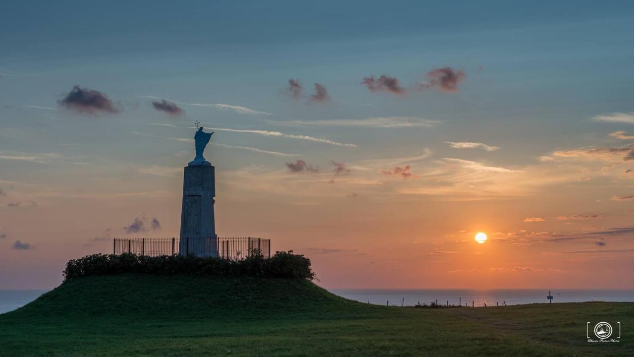 Idealement Situe "Le Studio" Les Locations Isahora Sont Aussi A 2 Pas Du Chateau D'Eu, Des Falaises Du Treport, De Mers Les Bains Et Aux Portes De La Baie De Somme Eu (Seine-Maritime) Exterior foto