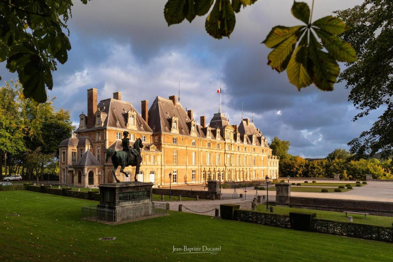 Idealement Situe "Le Studio" Les Locations Isahora Sont Aussi A 2 Pas Du Chateau D'Eu, Des Falaises Du Treport, De Mers Les Bains Et Aux Portes De La Baie De Somme Eu (Seine-Maritime) Exterior foto
